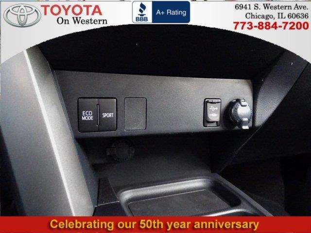 Toyota RAV4 2017 photo 18